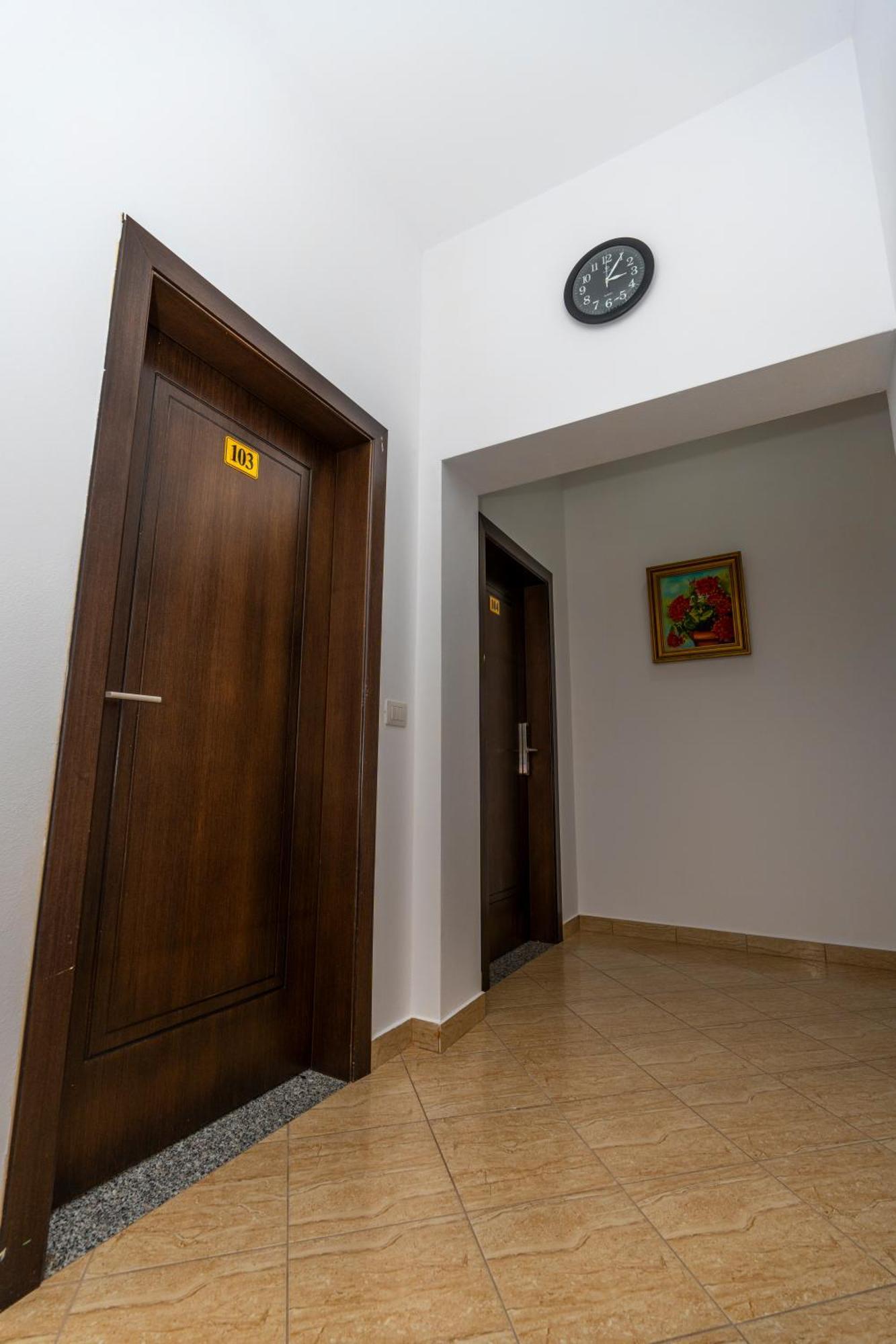 Hotel Albania *