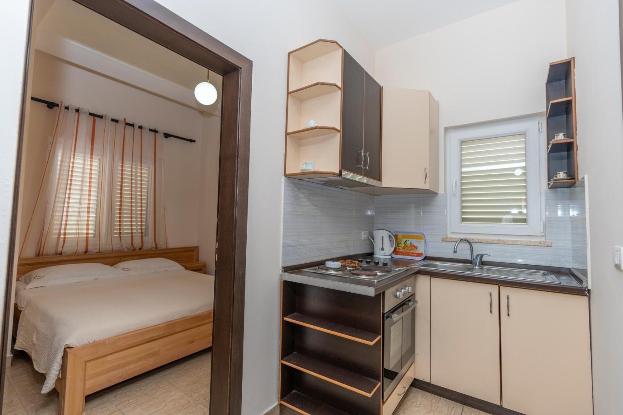 Hotel Albania *