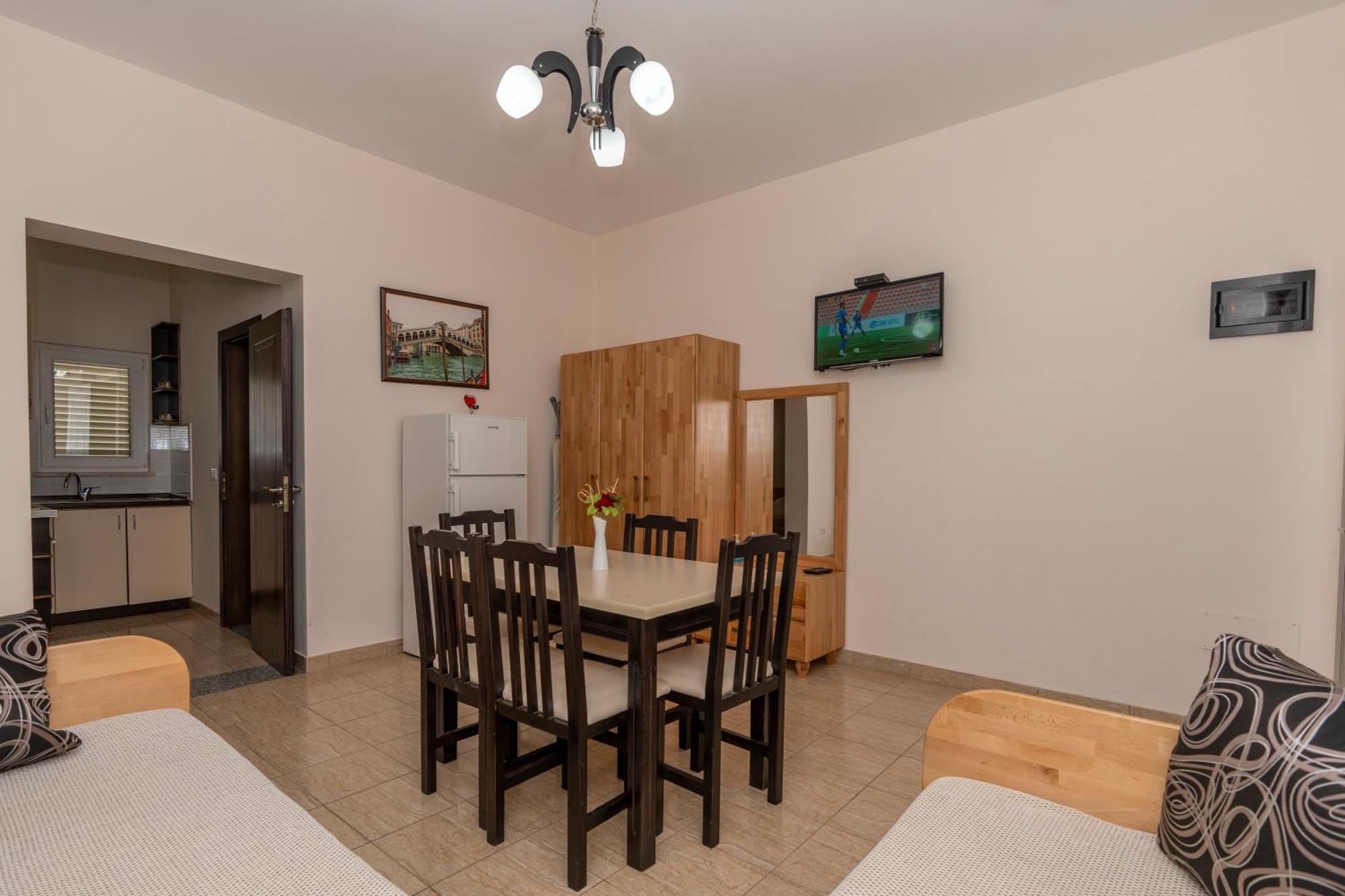 Albania Hotel *